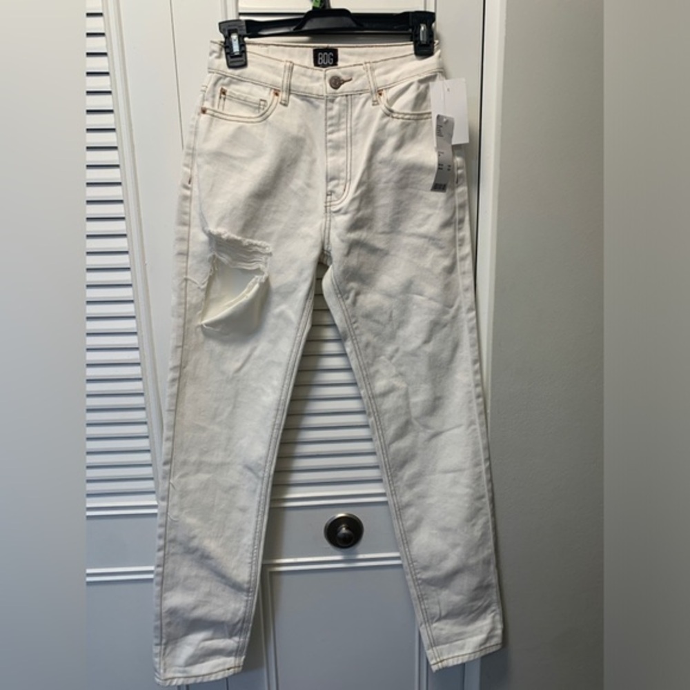 Urban Outfitters Distressed BDG mom jeans NWT sz 24-0079